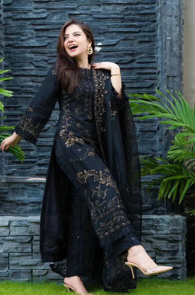 3 Piece - Unstitched Fully Embroided Lawn Fabric GRW-69