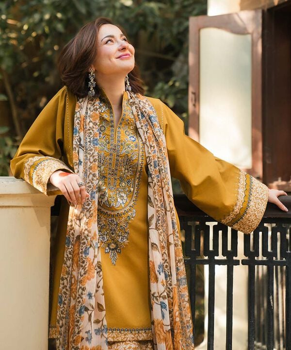 Unstitched 3 Piece Embroidered Lawn Suit With Printed Polly Lawn Dupatta GRW-61